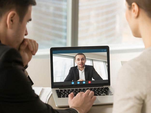 7 dicas de como se comportar em uma entrevista por vídeo 1 entrevista