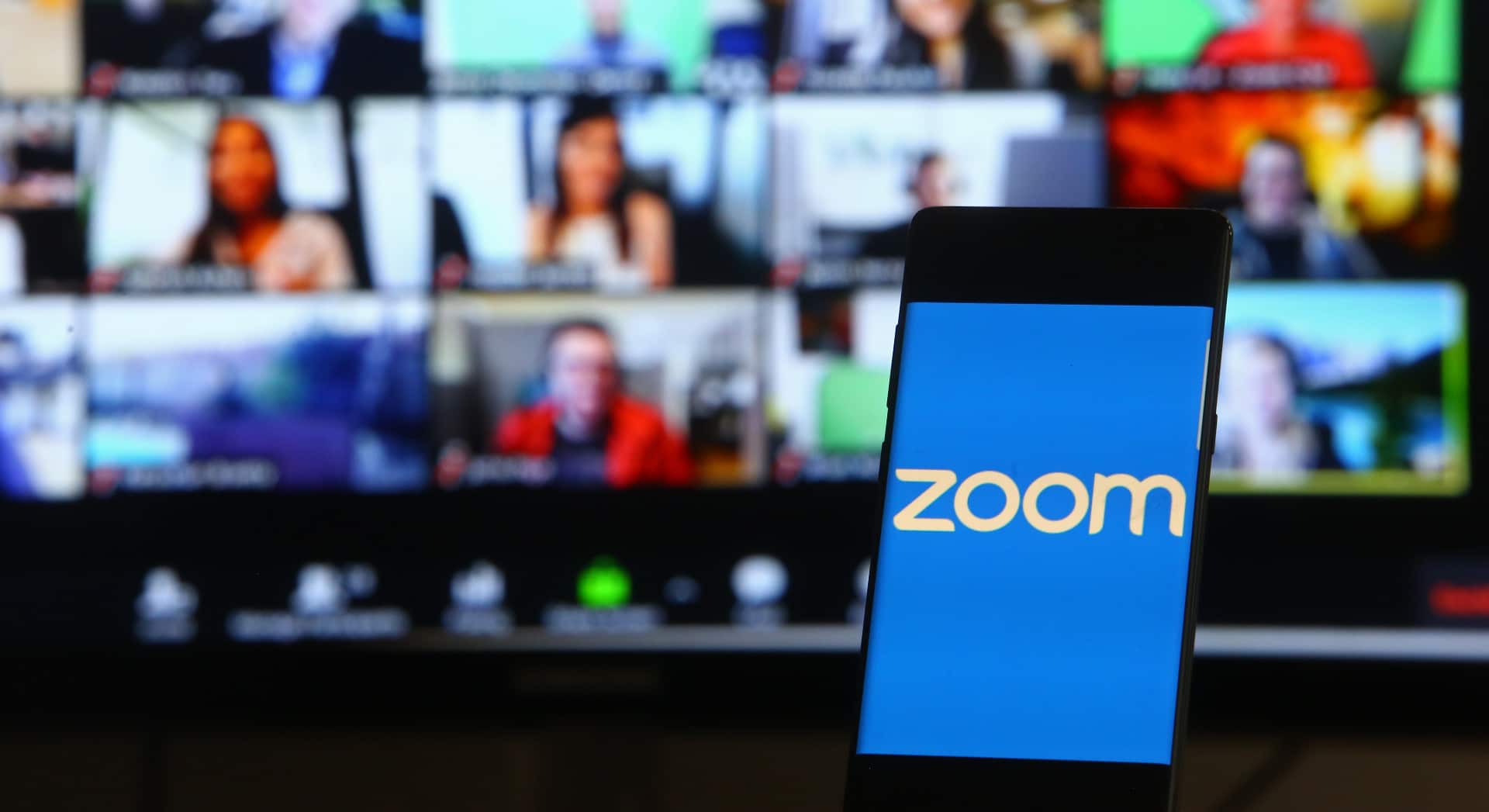 logo Zoom em smartphone videochamada