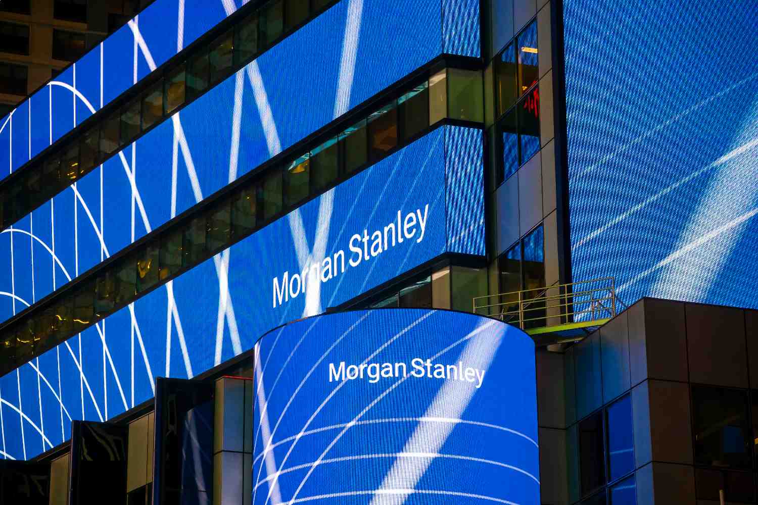 Morgan Stanley multa funcionários em US$ 1 milhão por uso do WhatsApp e iMessage