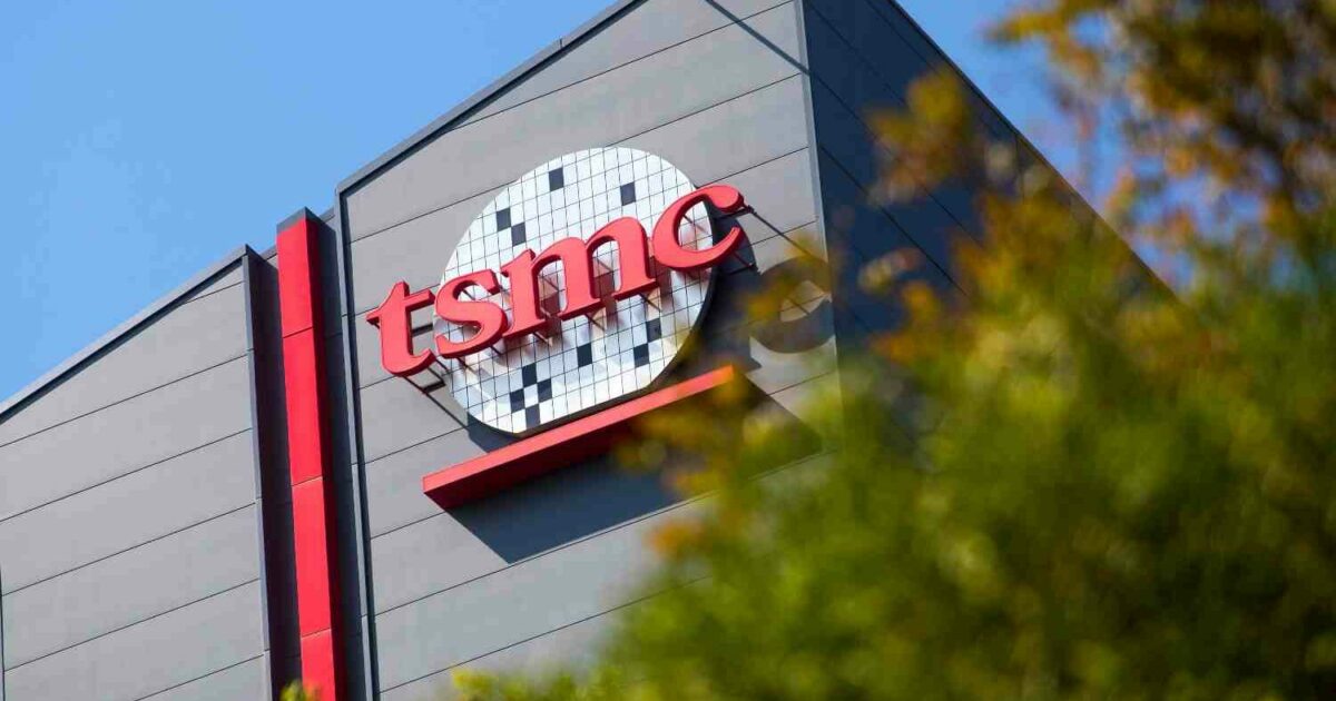 TSMC logo, prédio TSMC, semicondutores, chips