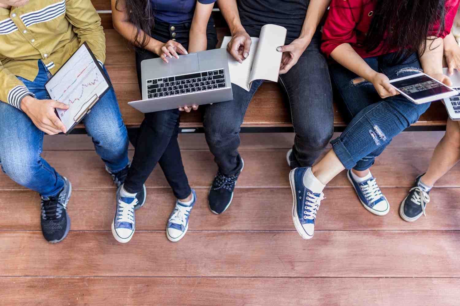 jovem, estudantes, computador, notebook. tecnologia