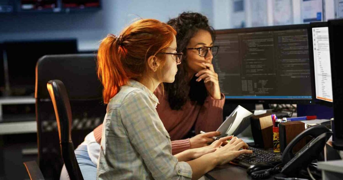 mulheres desenvolvedoras, desenvolvedor, programador, código, programação, salários, carreira, carreira na ti 2024, IT Forum