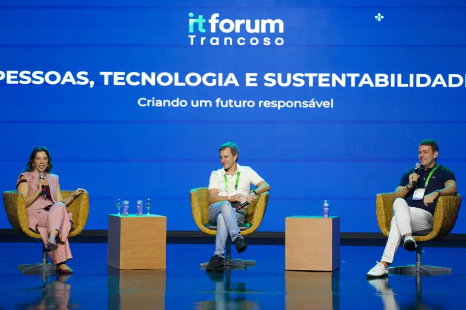 IT Forum Trancoso Déborah Oliveira, diretora de conteúdo do IT Forum; Tonny Martins, gerente-geral da IBM América Latina; e Helio Bruck Rotenberg, presidente da Positivo Tecnologia